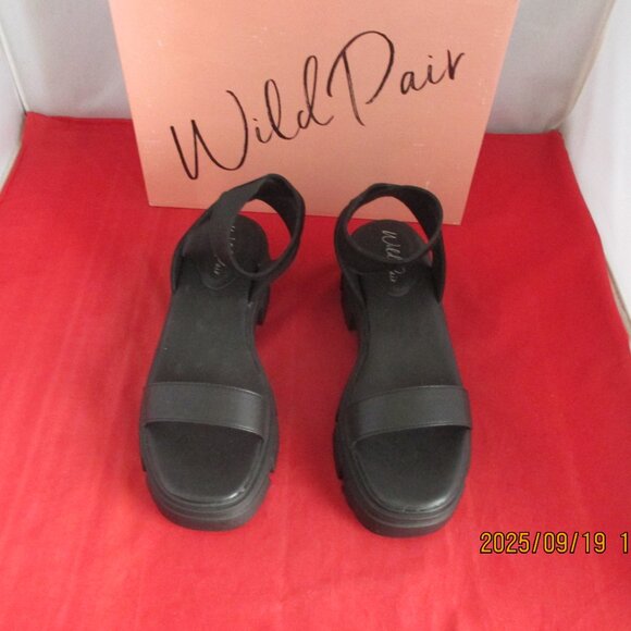Wild Pair Theodorra Two-Piece Lug Sole Sandals $60 - US Size 8 1/2 - Black- 1348 - Picture 2 of 12